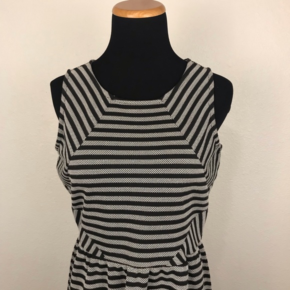 OLIVE + OAK | Striped Sleeveless Dress S - Picture 2 of 8